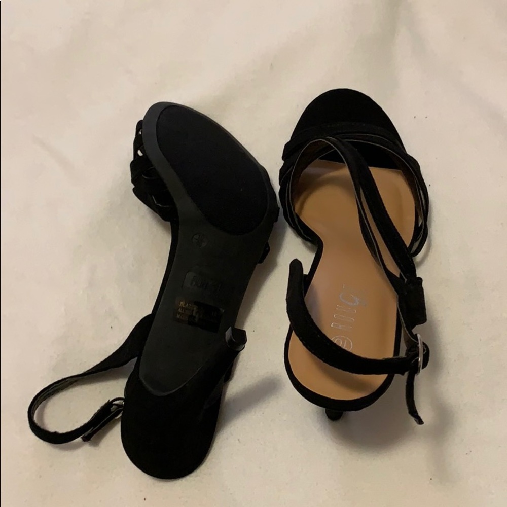 Shoes - Picture 2 of 4